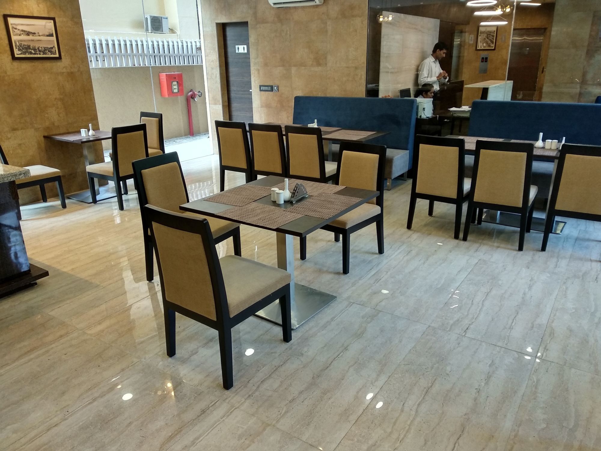 House Andheri East, Hotel 3*