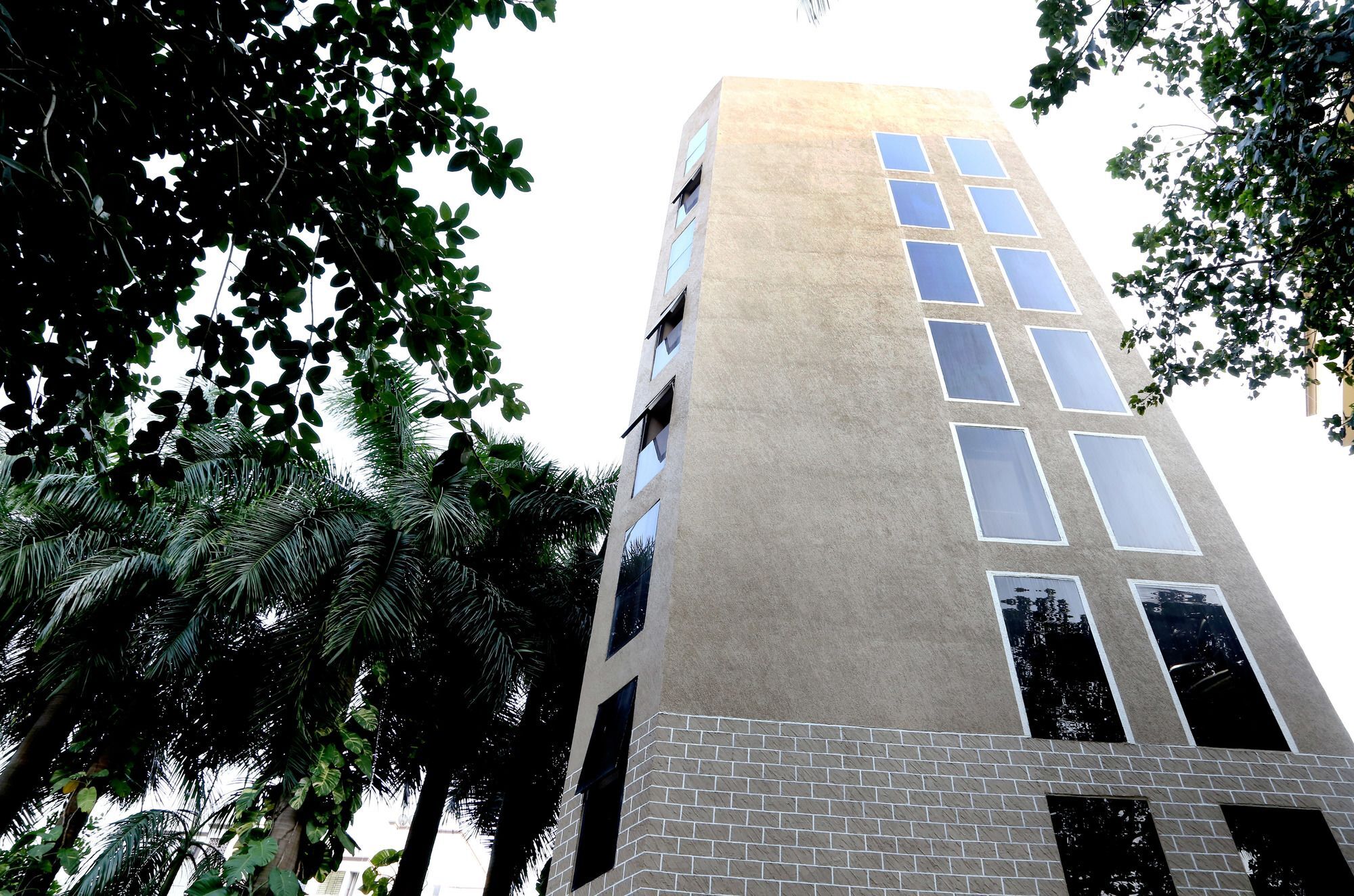 House Andheri East, Hotel Mumbai