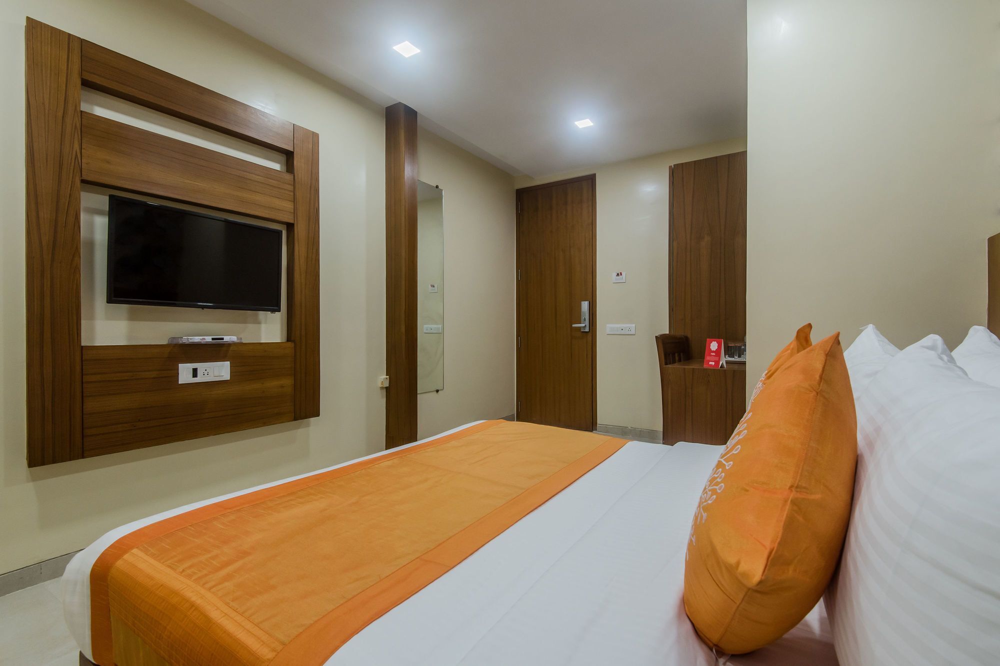 Hotel Fabhotel Arton - Nr International Airport