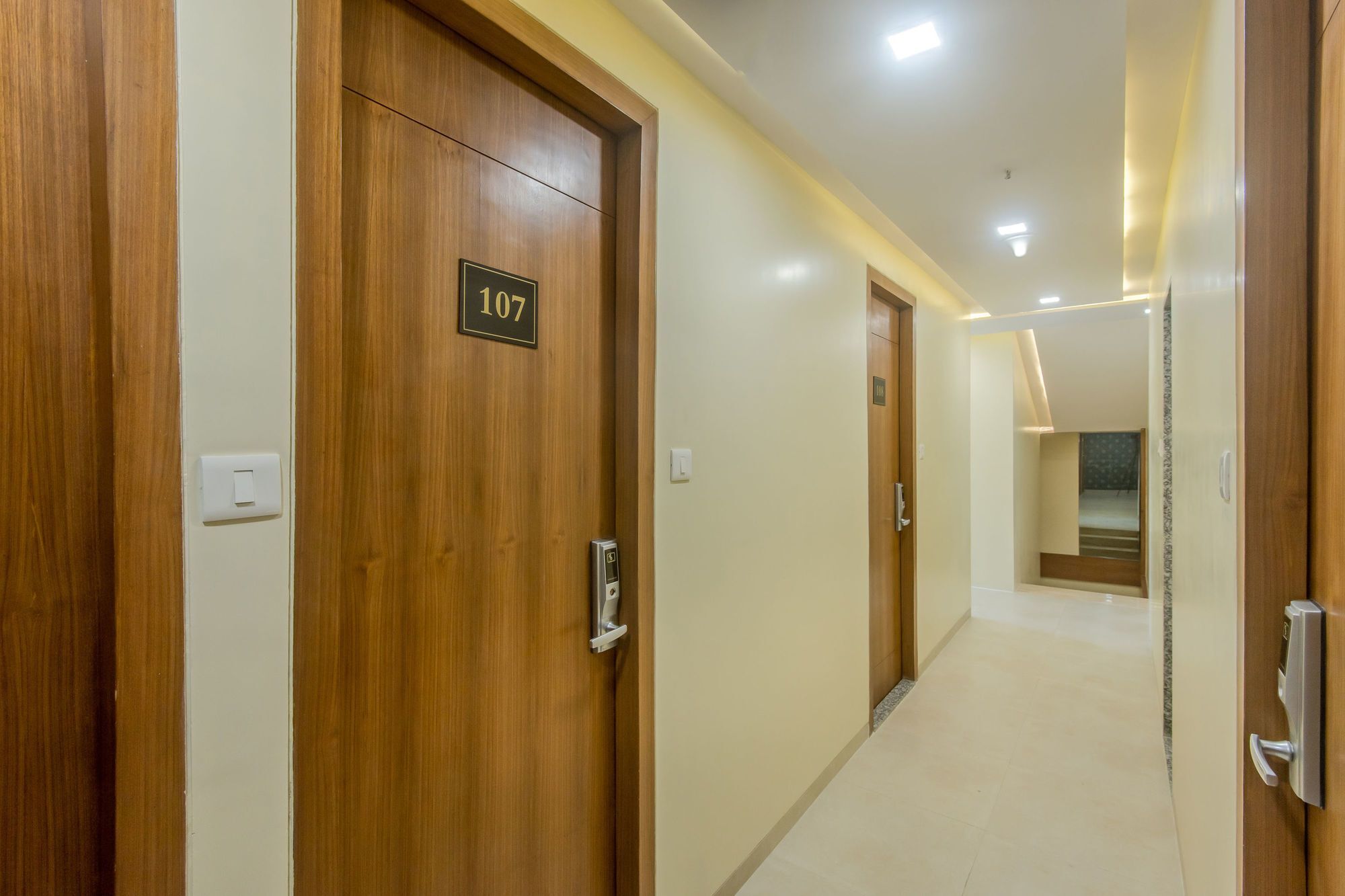 Hotel Fabhotel Arton - Nr International Airport