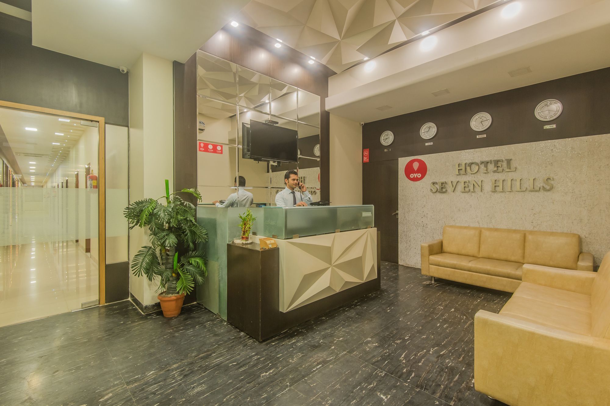Hotel Oyo 3663 Seven Hills 3*