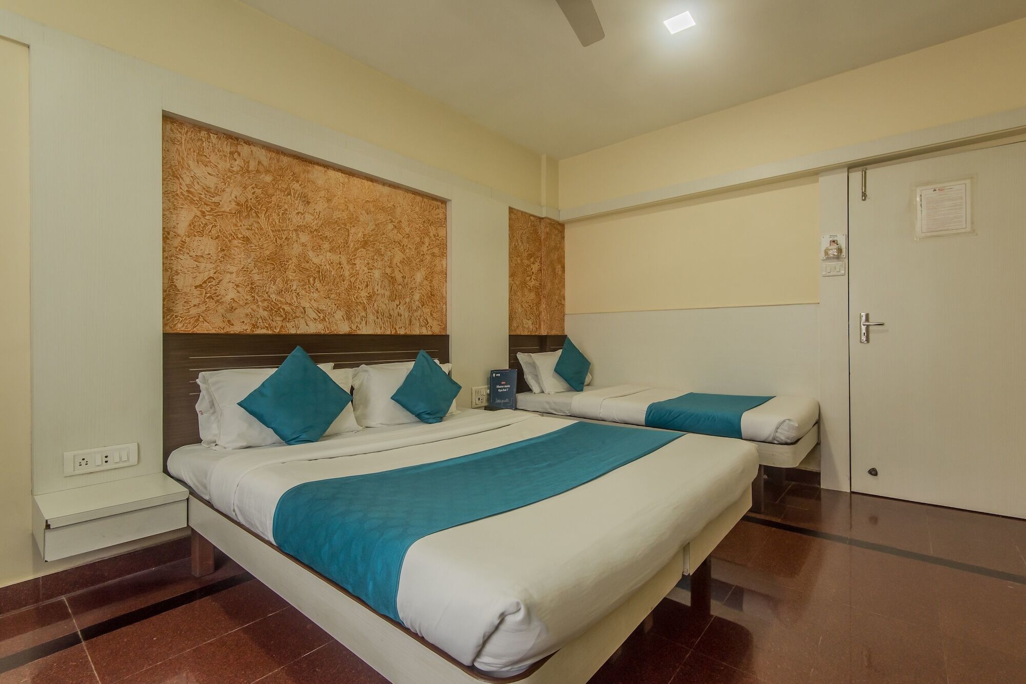 Oyo 18502 Flagship Sahar International Hotel