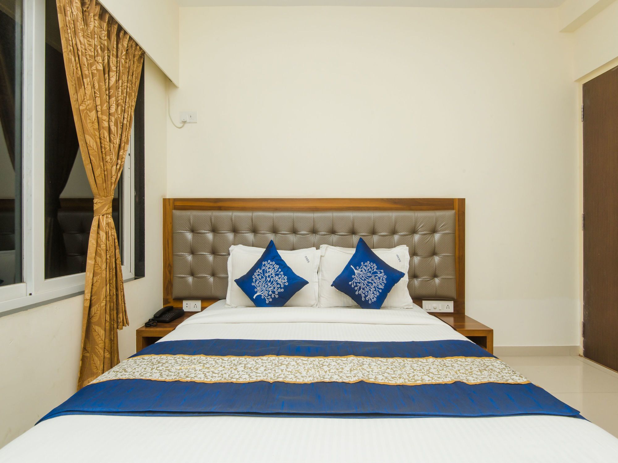 Oyo 11441 Blue Bells Residency Hotel Mumbai