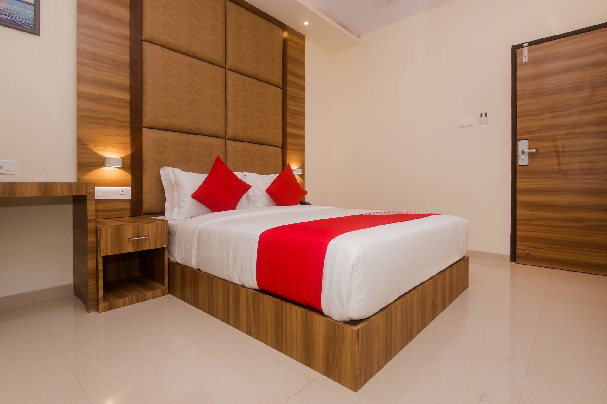 Oyo 22120 Universal Garden Hotel Mumbai