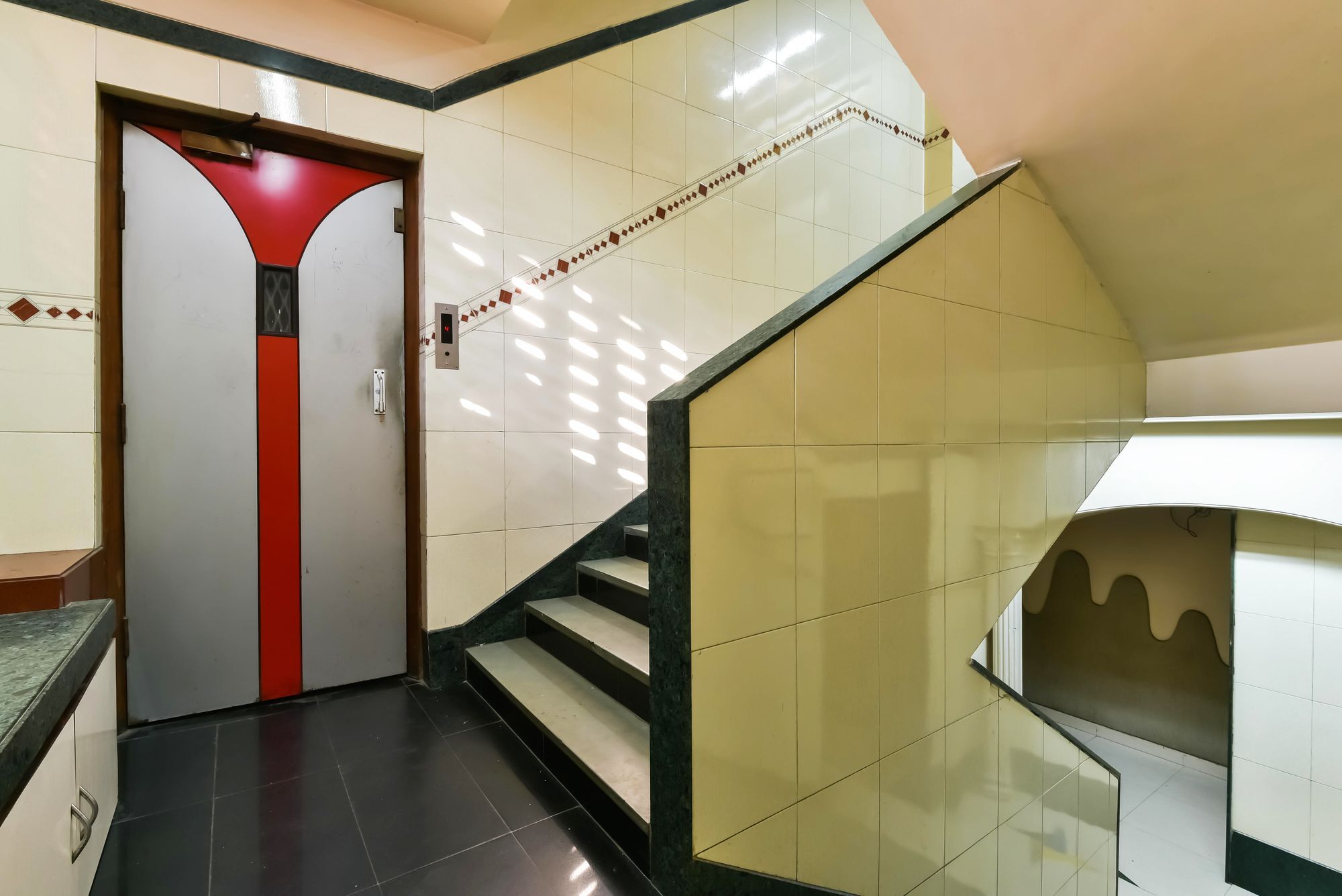 Oyo 9034 Santacruz West Hotel Mumbai