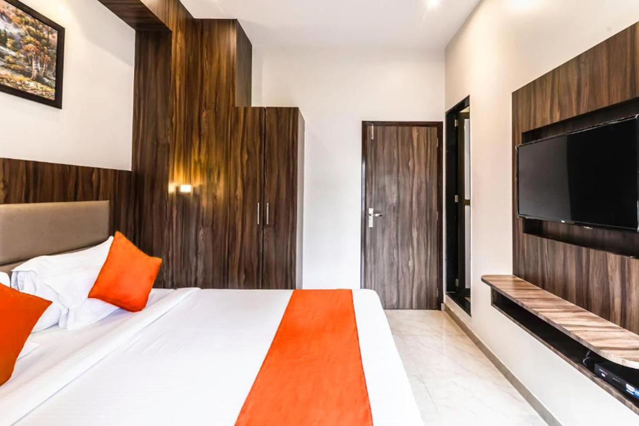 Hotel Sea Grand, Colaba