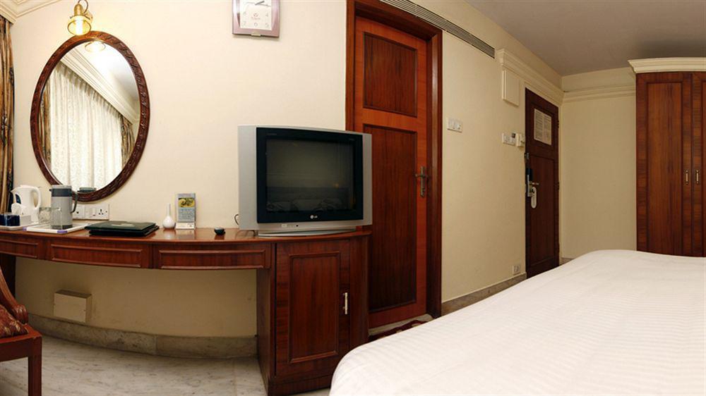 Hotel Regenta Place The Emerald Mumbai
