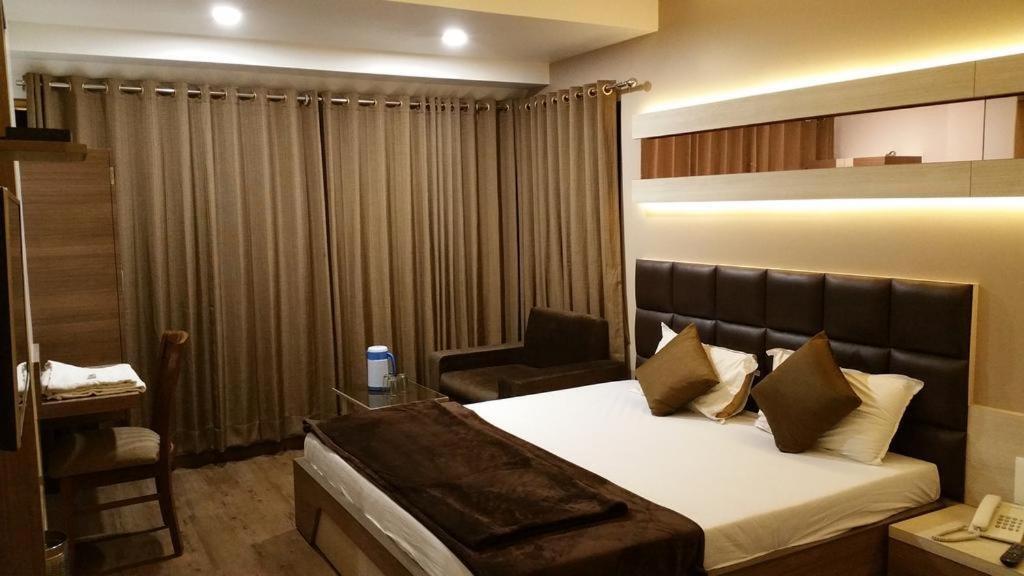 Oasis Hotel *