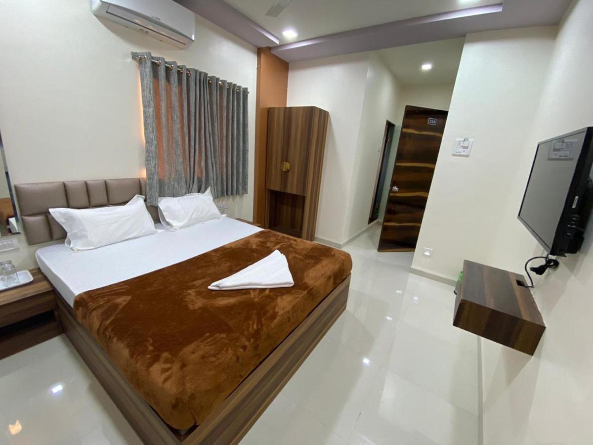 Divine Hotel *