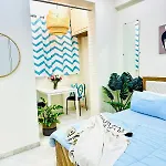 Prime Location On Linking Road, Khar West, Mumbai