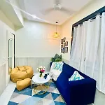 Prime Location On Linking Road, Khar West, Mumbai