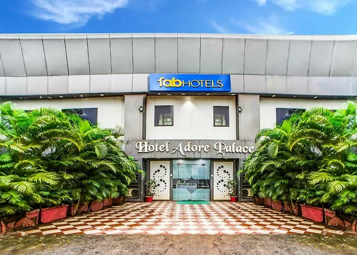 Fabhotel The Adore Palace