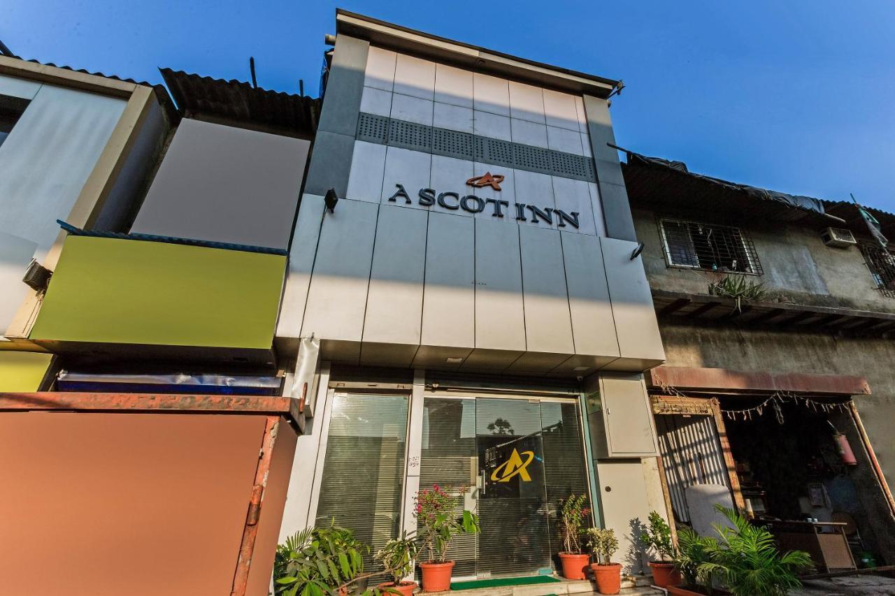Vaccinated Staff- Oyo 1784 Ascot Hotel Mumbai