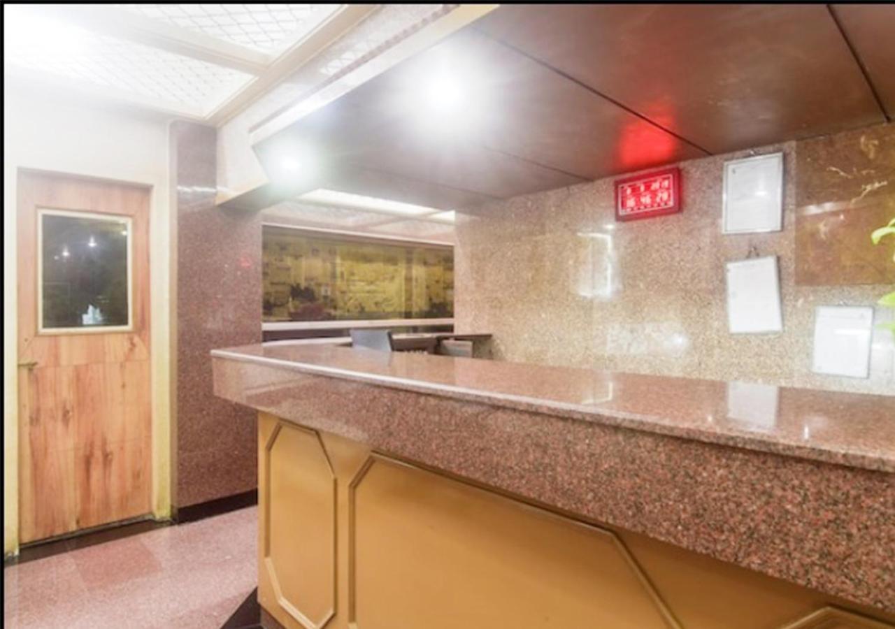Subhash- Andheri Hotel