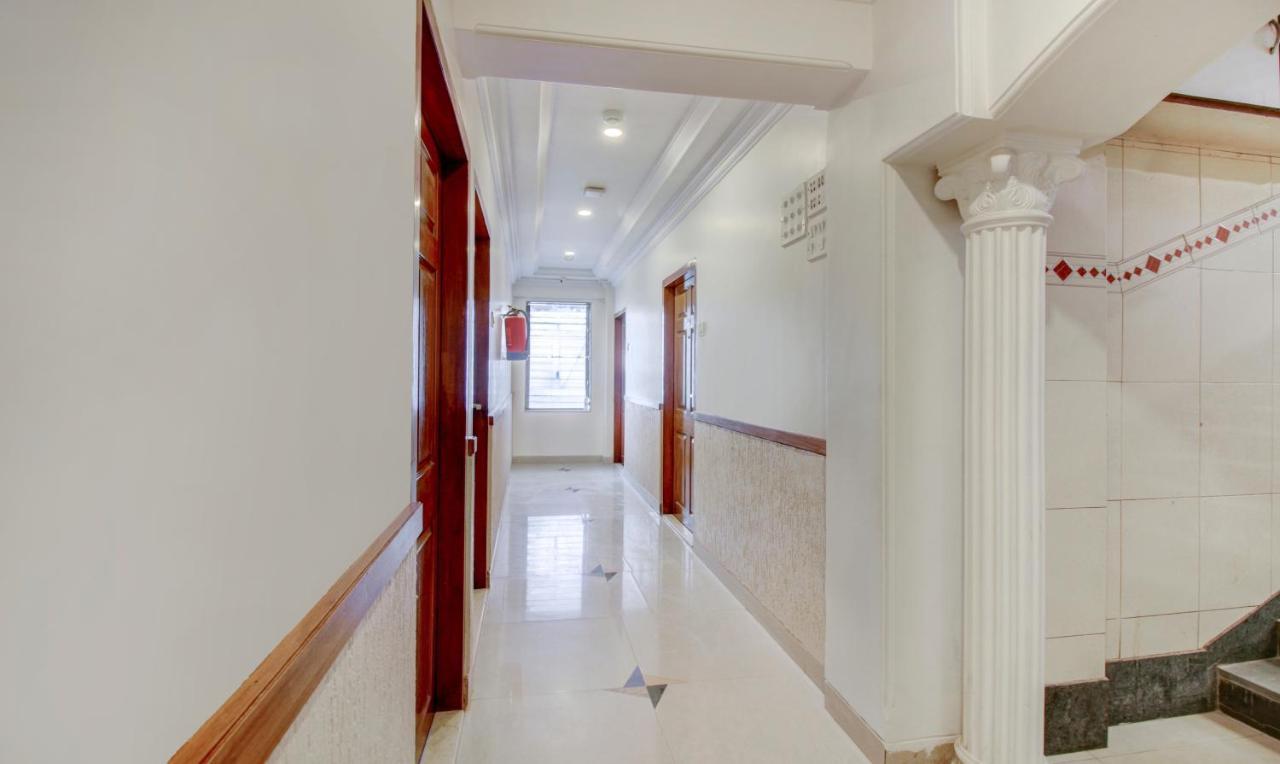 Hotel Treebo Cruz Royale Santacruz West Mumbai
