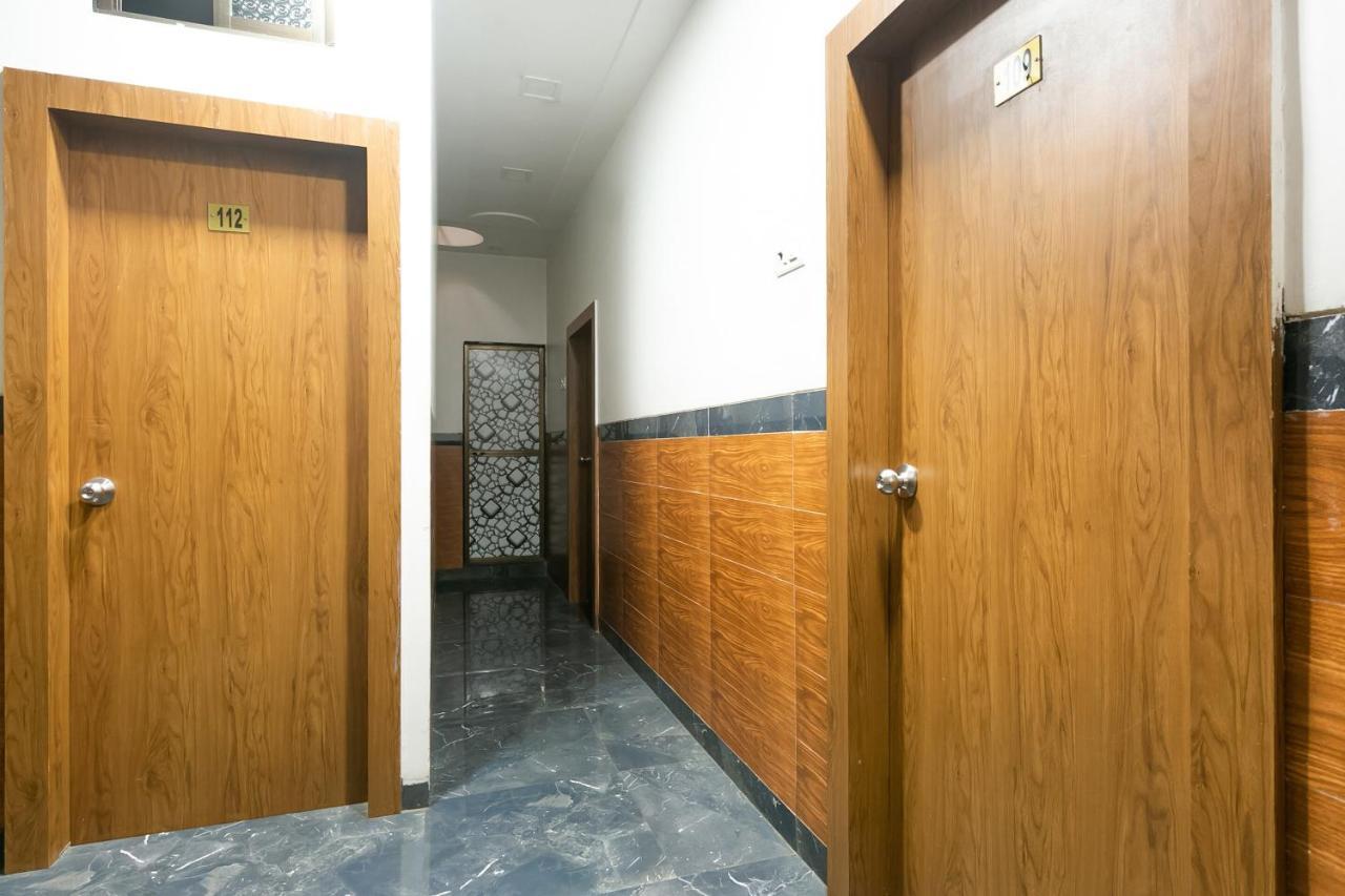 Oyo 77827 The New Balaji Residency Hotel Mumbai