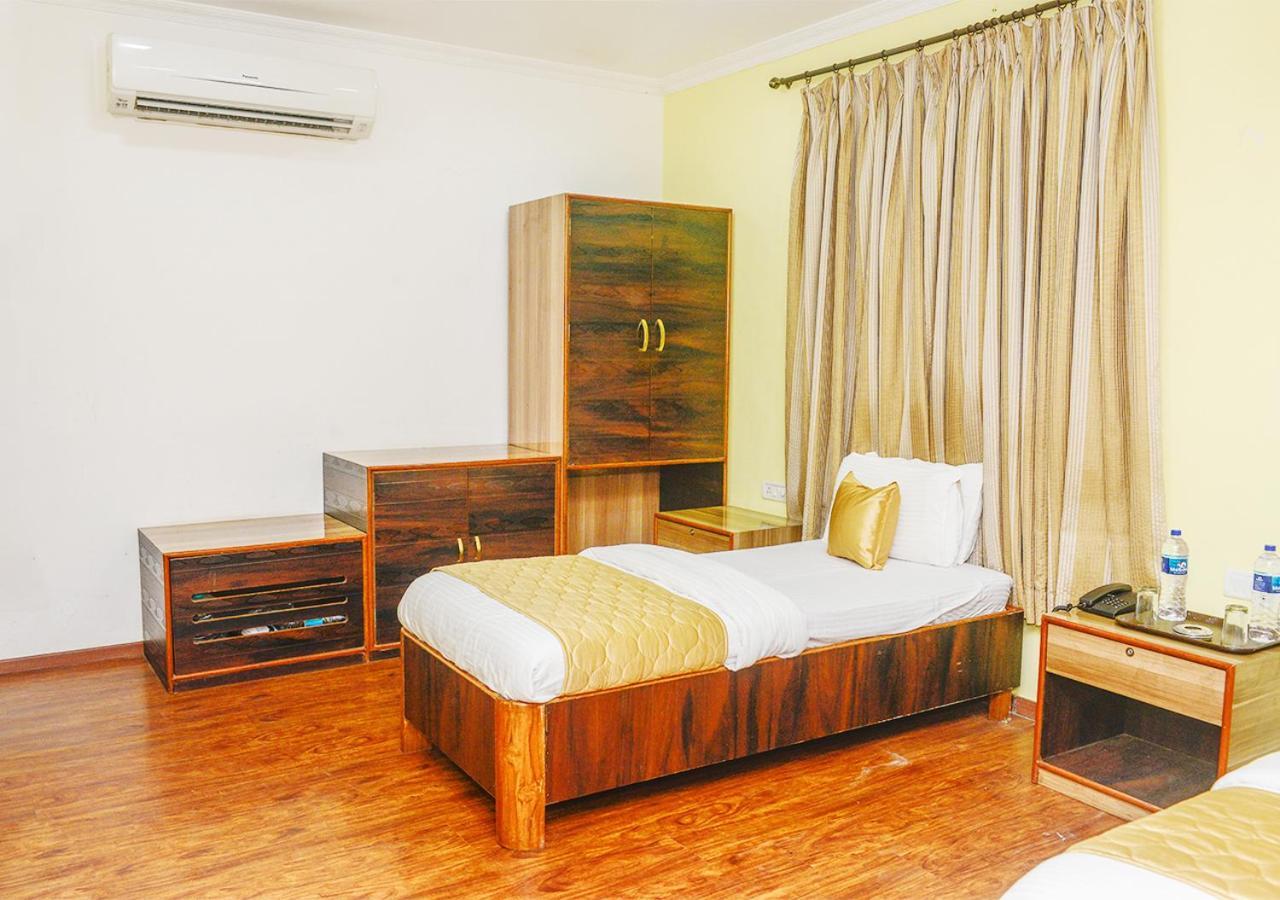 Subhash- Andheri 3* Mumbai