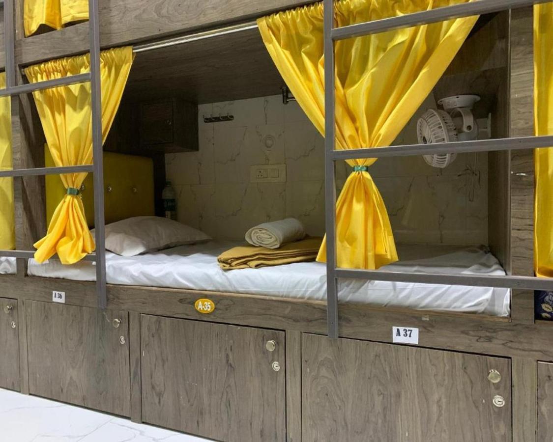 Neenava Hostel