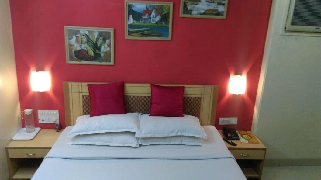 Treebo Cruz Royale Santacruz West 3*