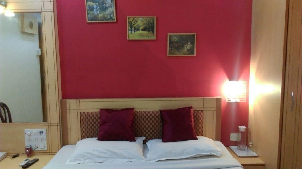 Hotel Treebo Cruz Royale Santacruz West Mumbai