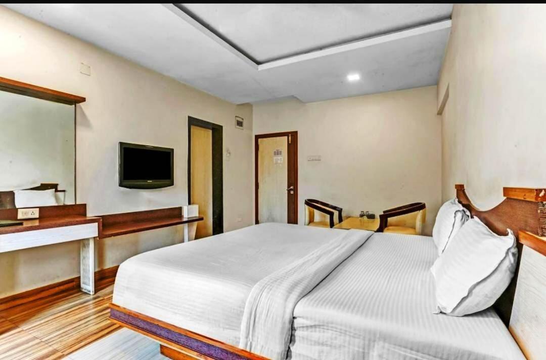 Praveen 3* Mumbai