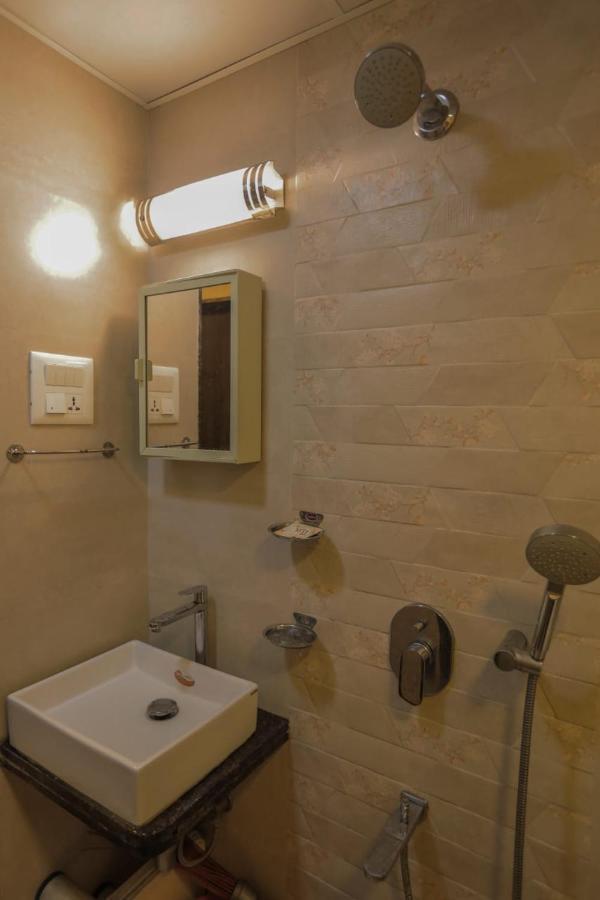 Cozy Furnished One Block From The Ocean *