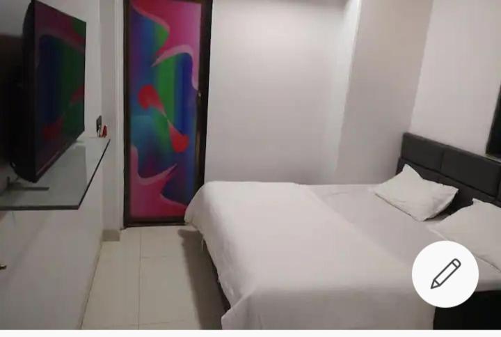 Agrawal Bhavan Budget Only For Indians Bed & Breakfast *