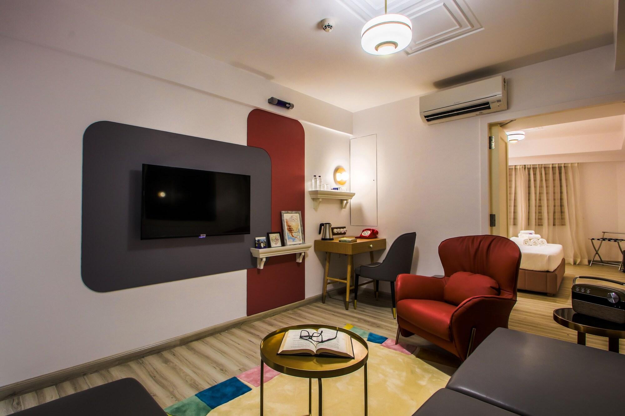 T24 Retro Hotel