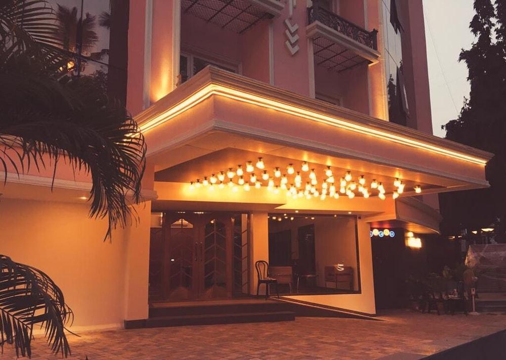 T24 Retro Hotel Mumbai