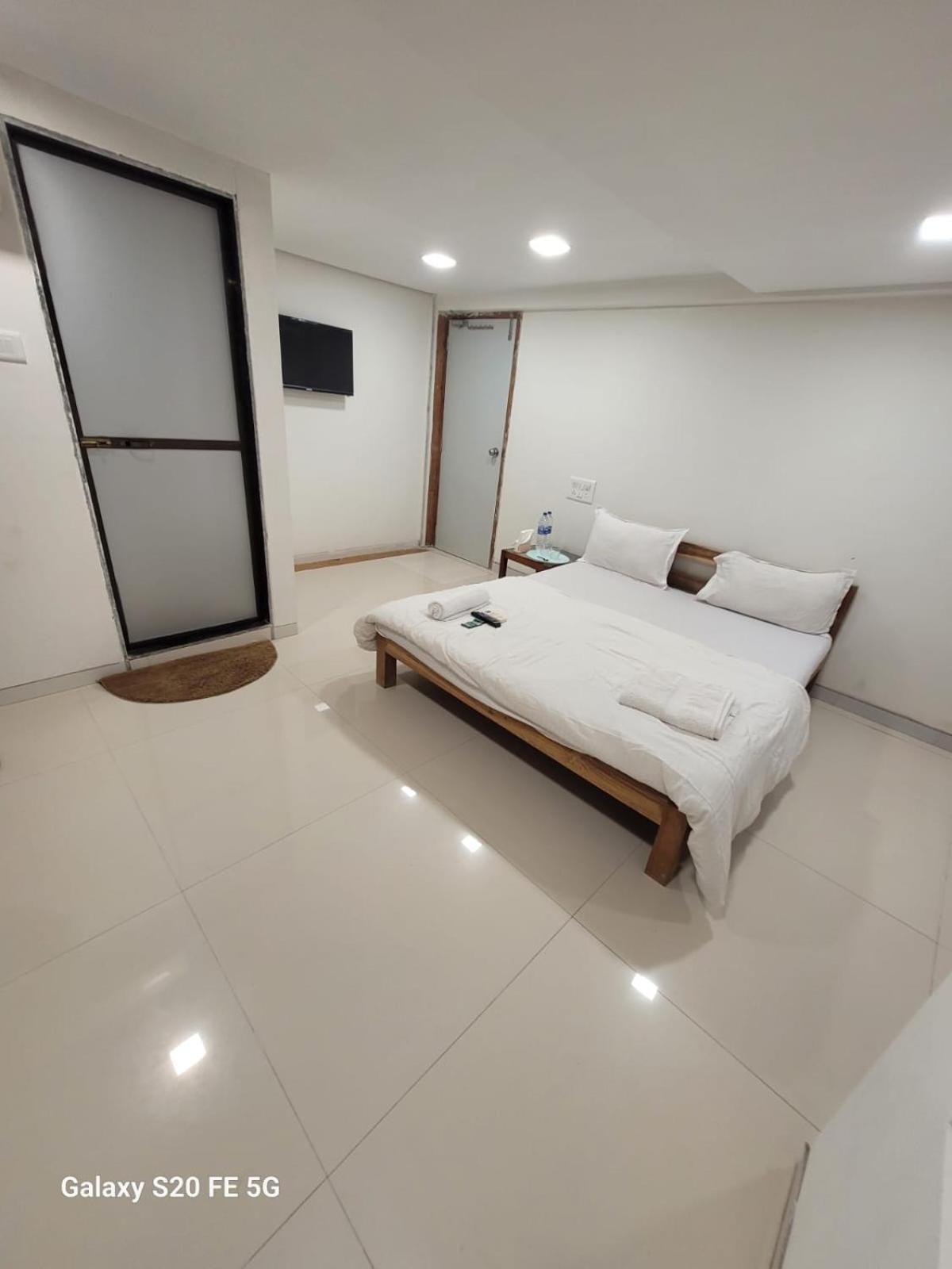 Agrawal Bhavan Budget Only For Indians Bed & Breakfast Mumbai