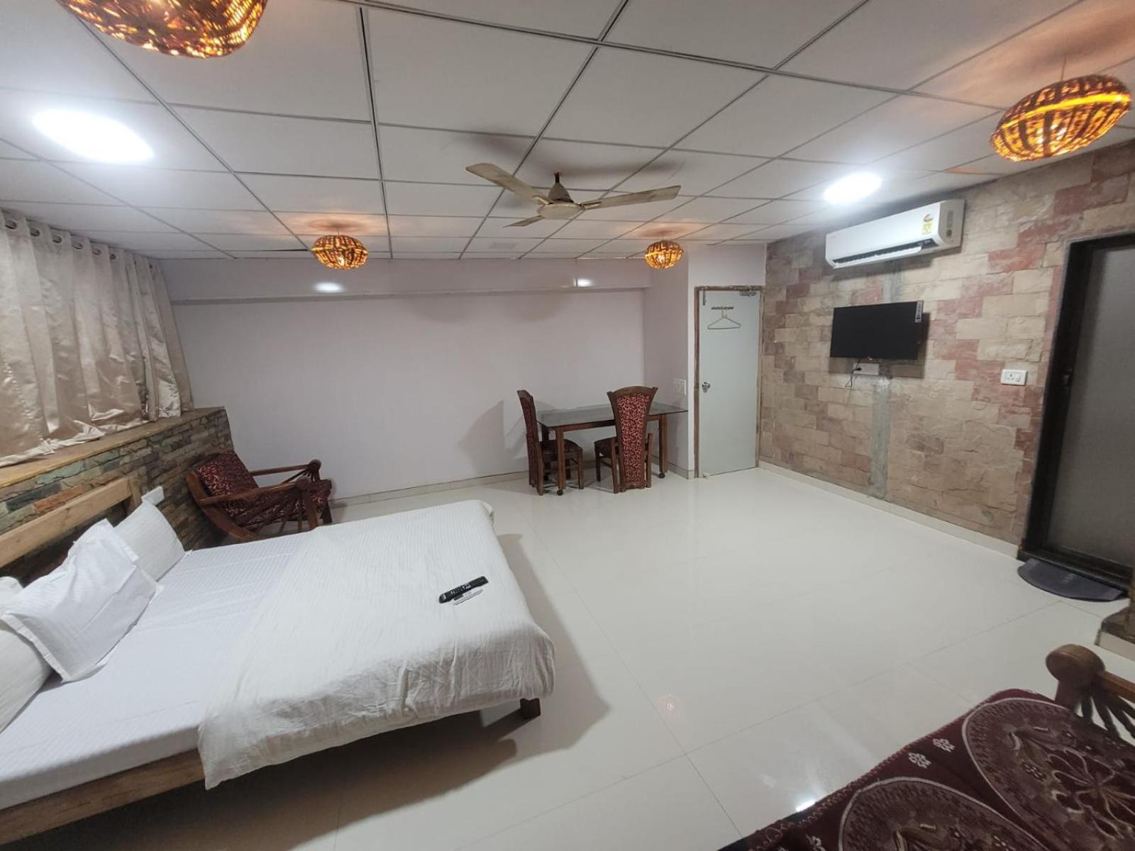 Agrawal Bhavan Budget Only For Indians Mumbai
