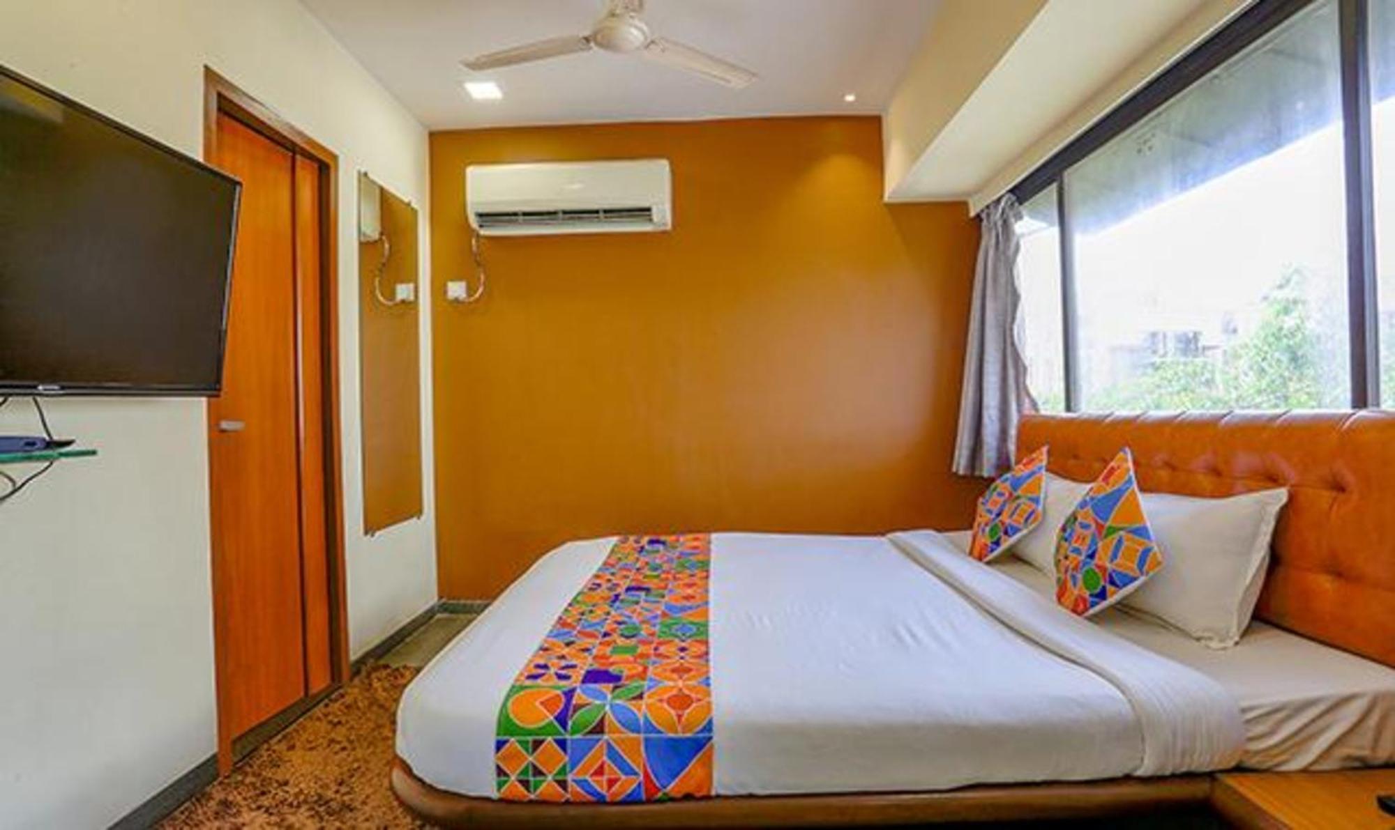 Hotel Fabexpress Jayshree - Nr International Airport