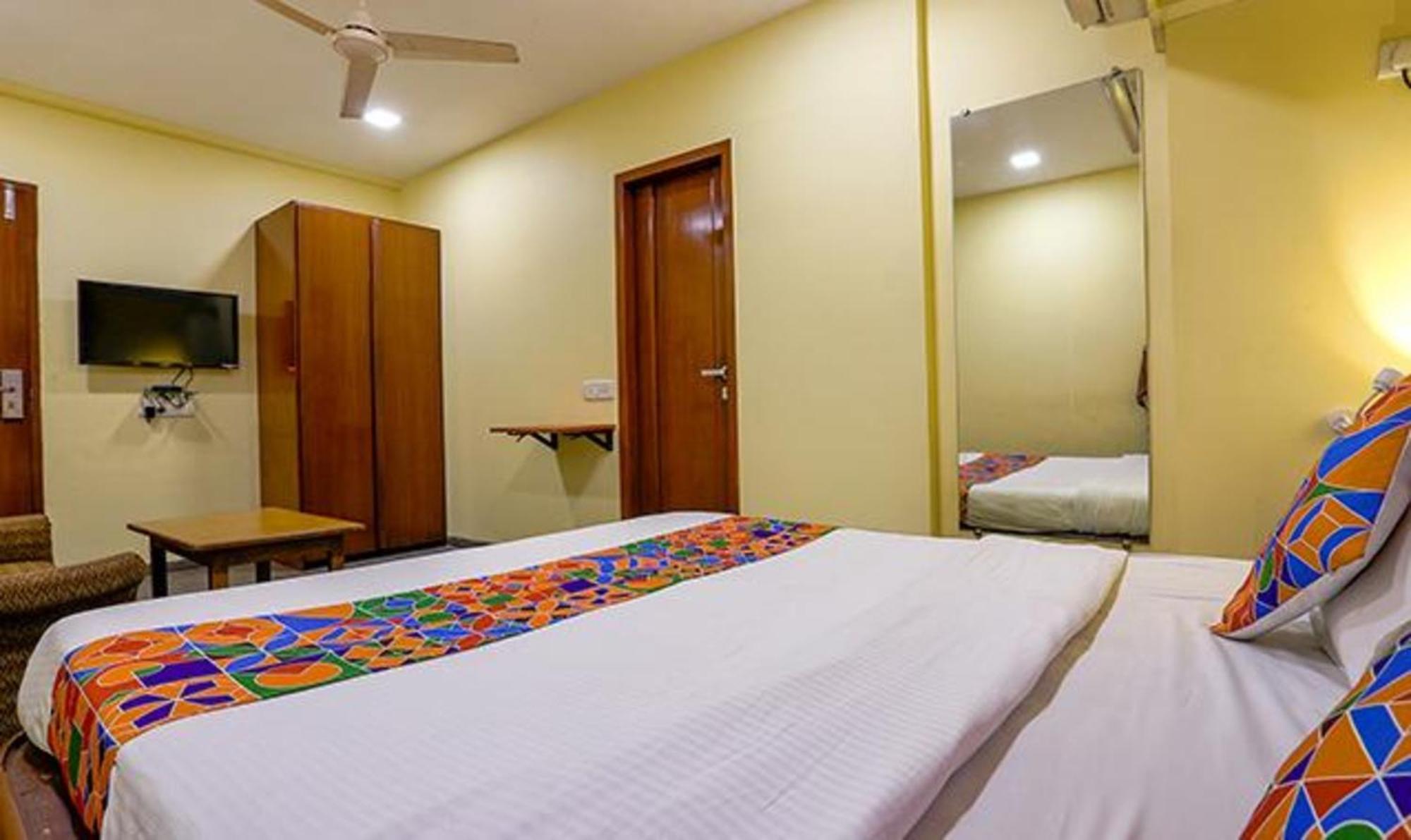 Fabexpress Jayshree - Nr International Airport Hotel