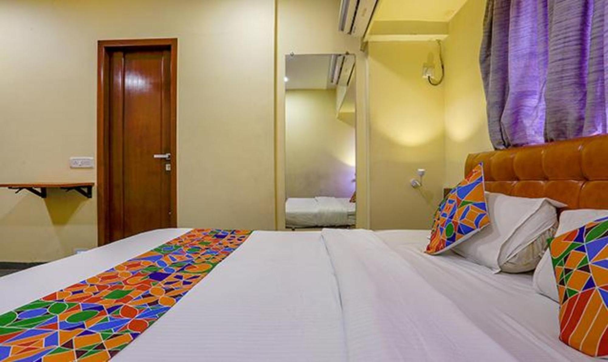 Fabexpress Jayshree - Nr International Airport Hotel