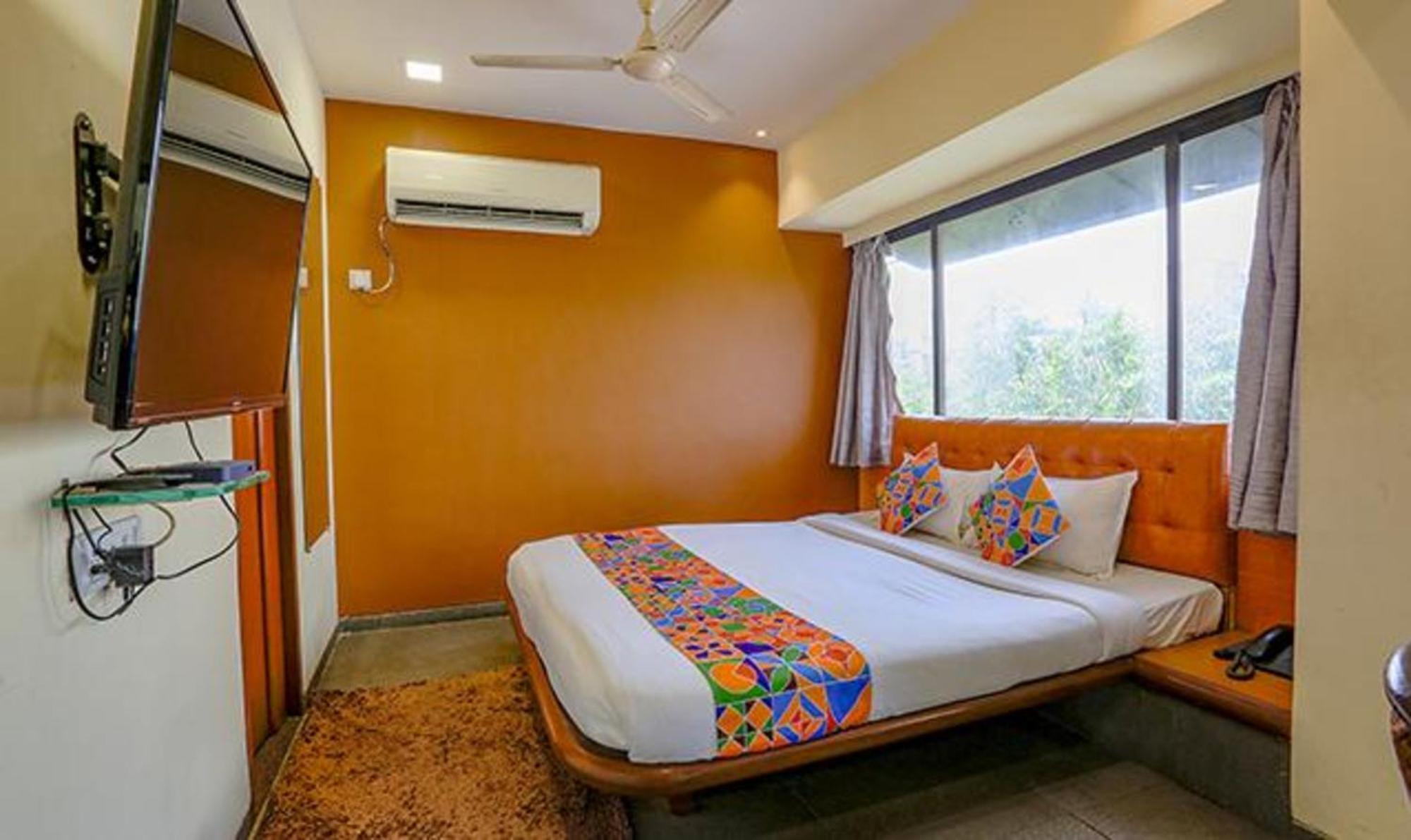 Hotel Fabexpress Jayshree - Nr International Airport