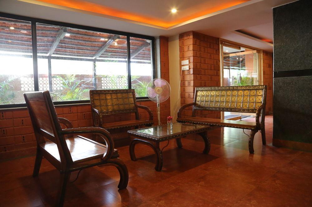 Fabhotel The Adore Palace Hotel 3*