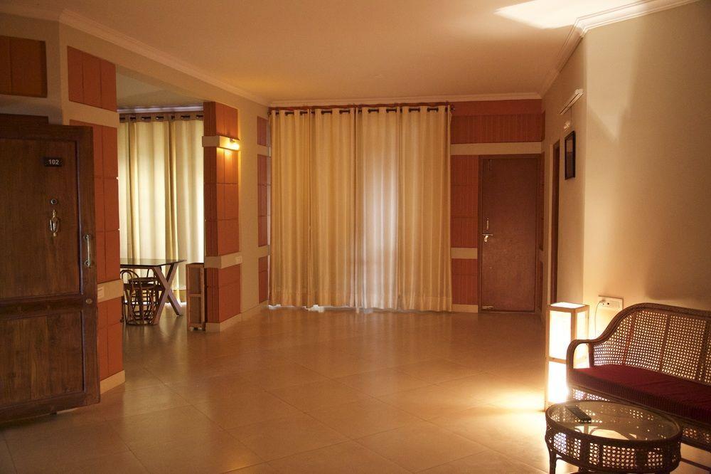 Fabhotel The Adore Palace Hotel
