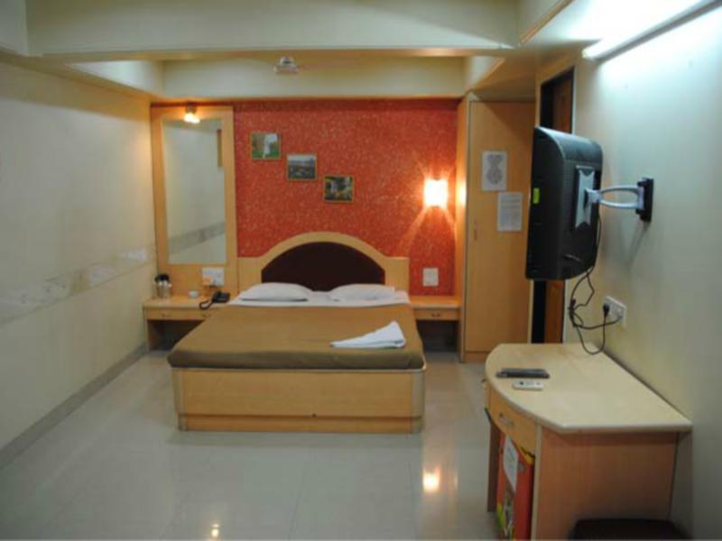 Treebo Cruz Royale Santacruz West 3*