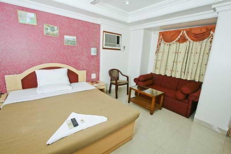Treebo Cruz Royale Santacruz West 3* Mumbai