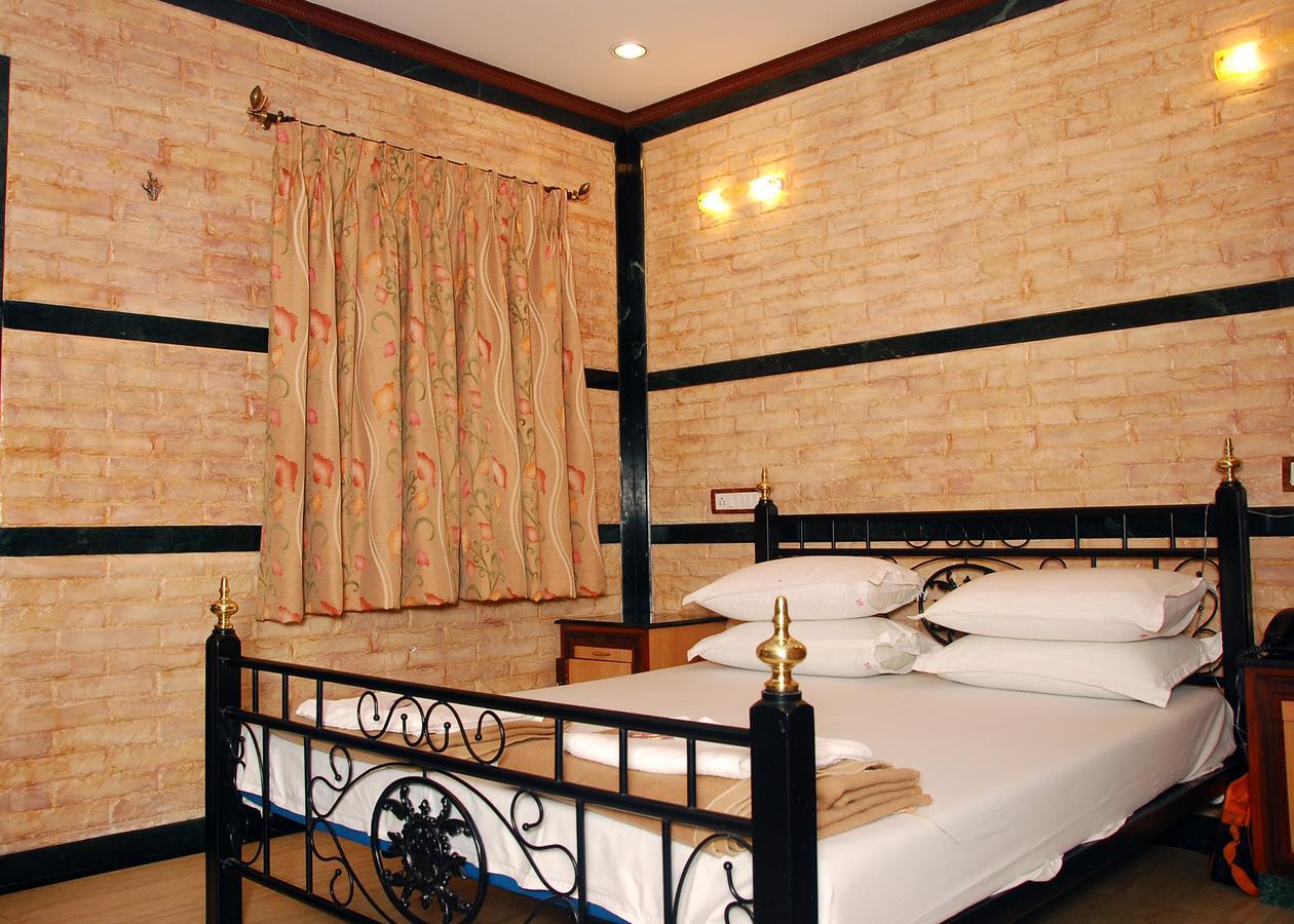 Hira Hotel