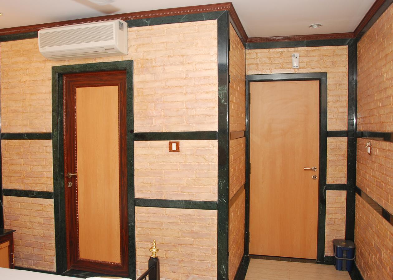 Hira Hotel 2*