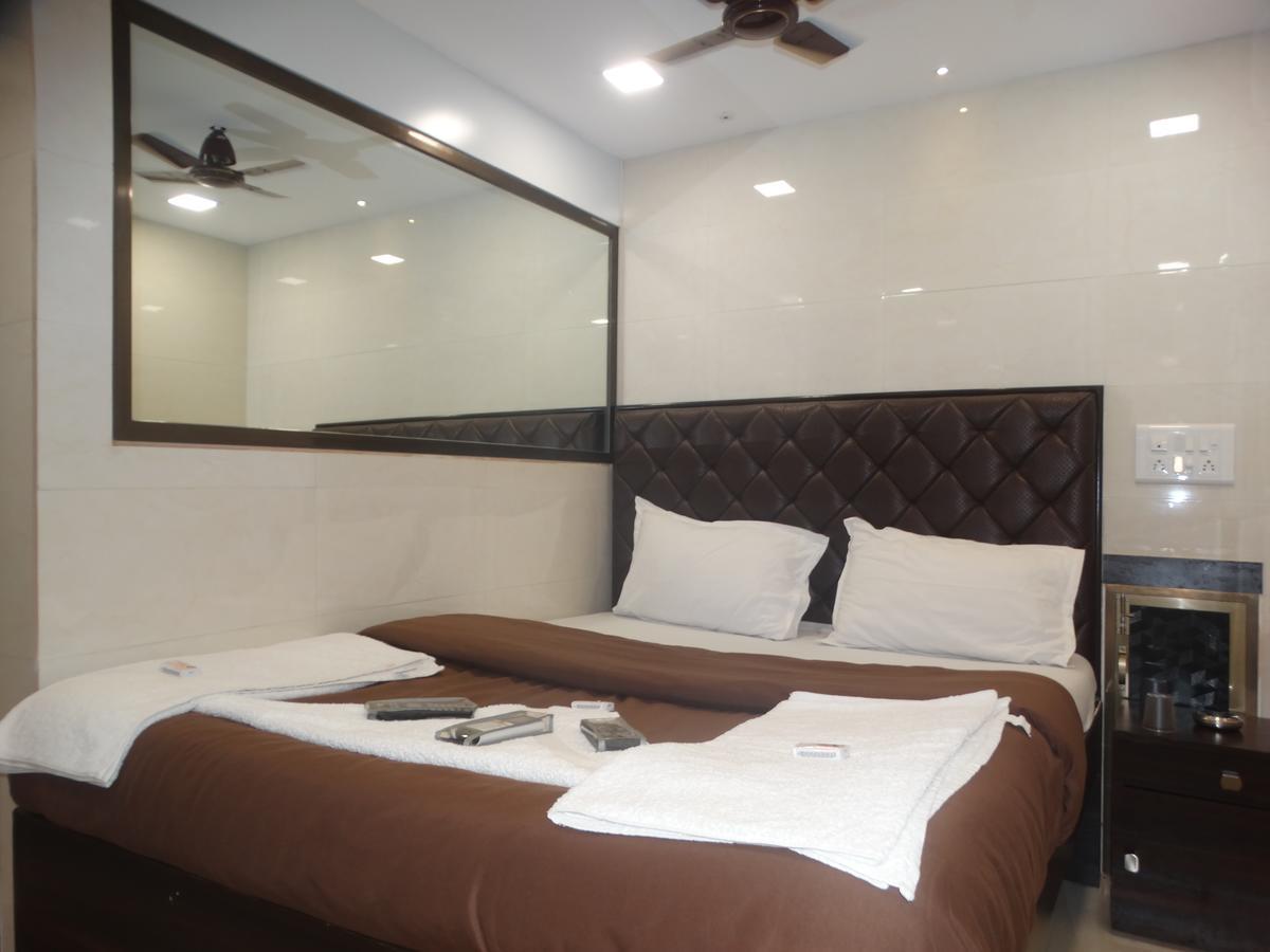 Qamar 2* Mumbai