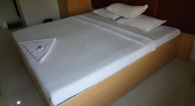 Hotel Treebo Cruz Royale Santacruz West