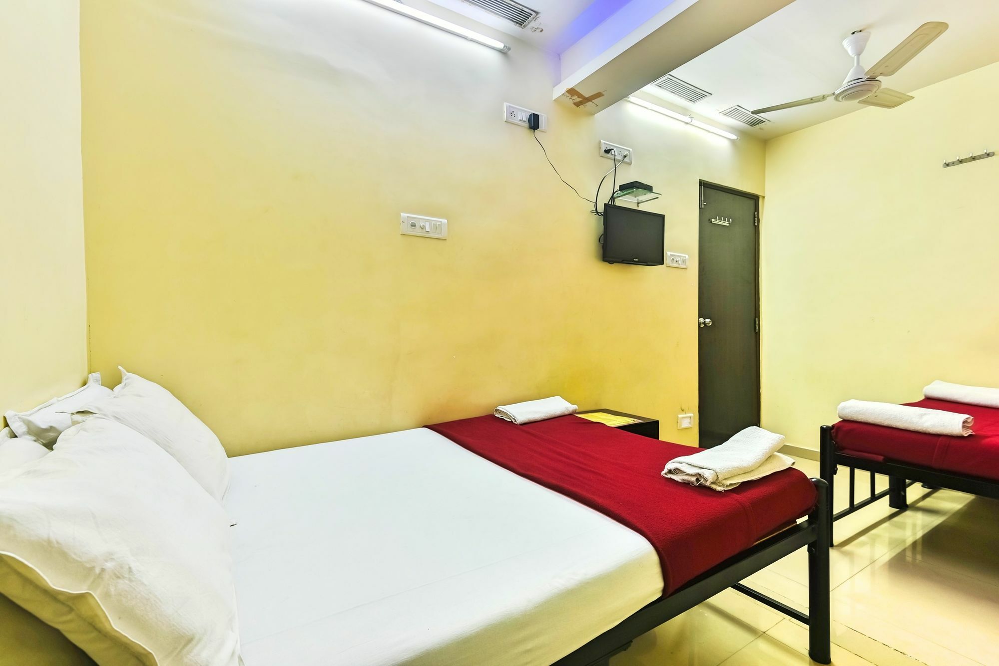 Decent Inn 2*