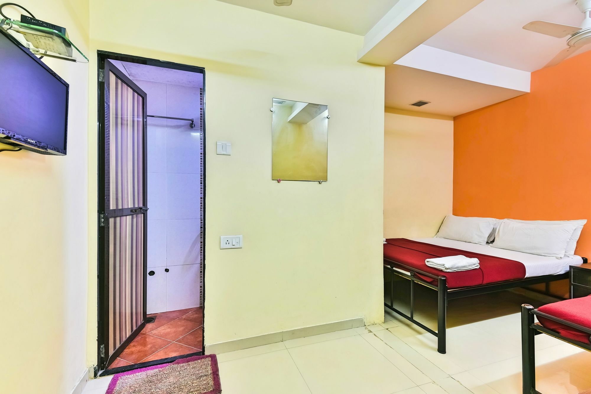 Decent Inn 2*