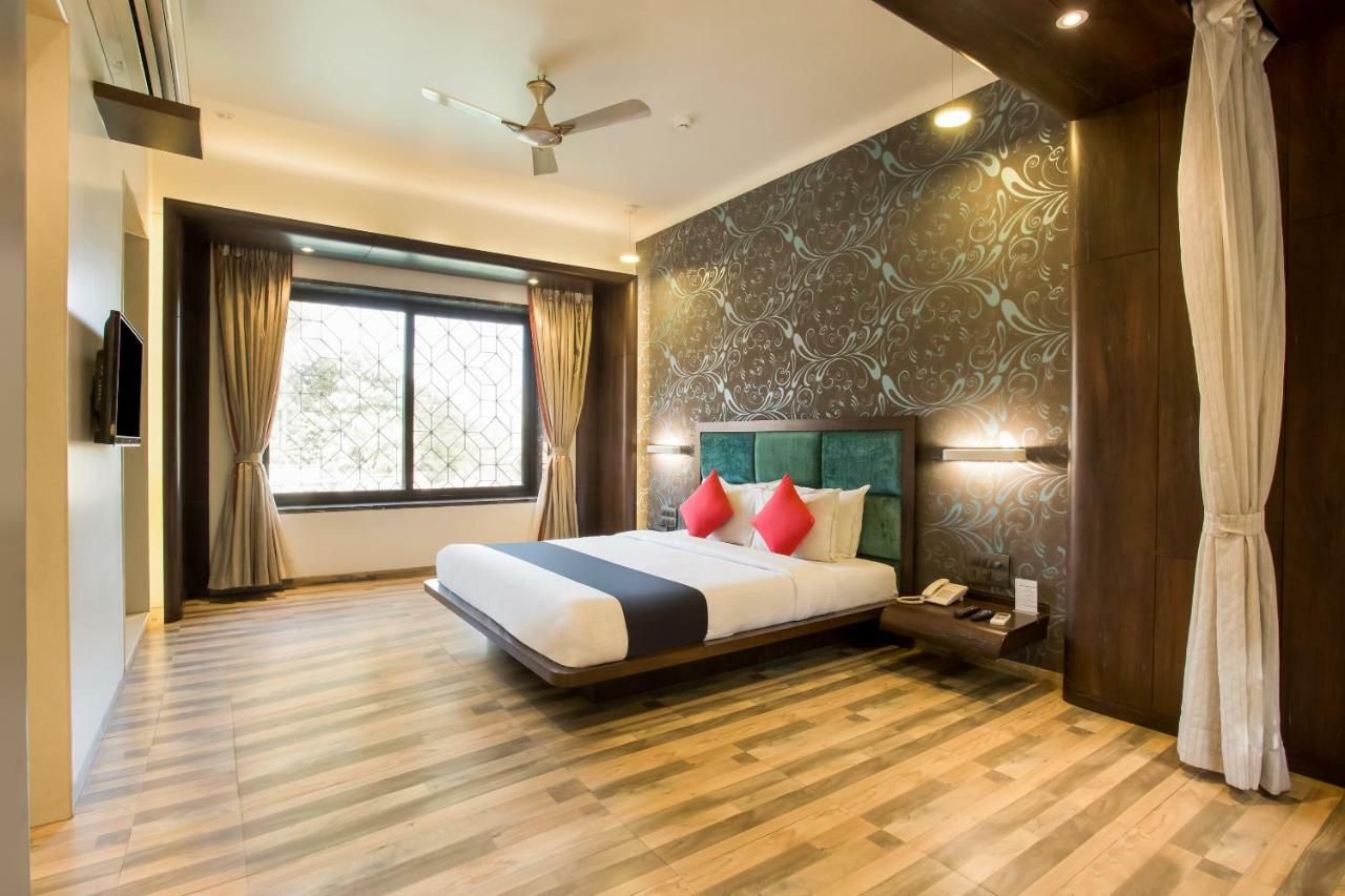 Hotel Capital O 36119 Royal Garden & Lawns 3*