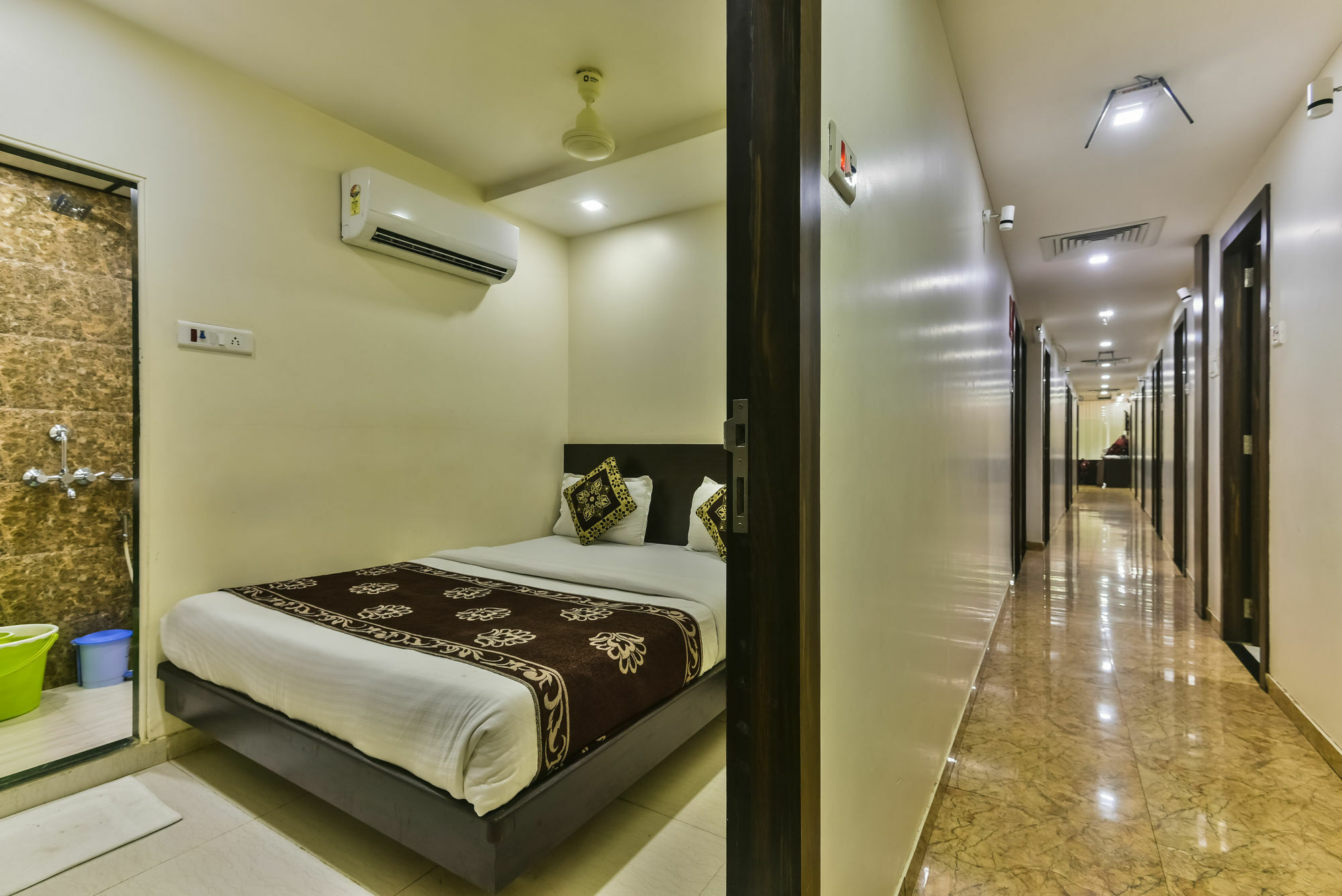 Hotel Guestinn Residency Mumbai
