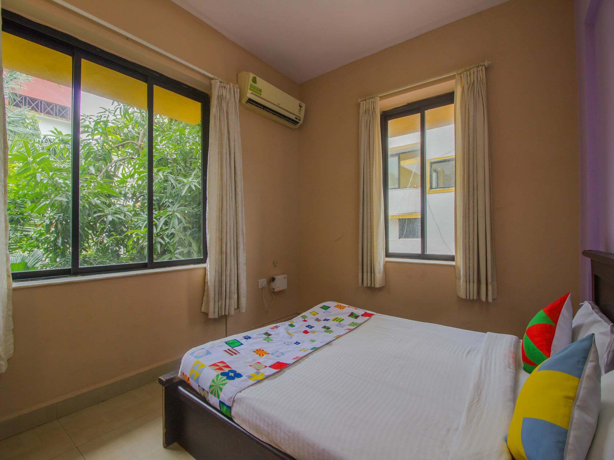 Hotel Oyo 17028 Aviva Residency 3*